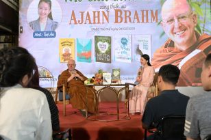 Buổi giao lưu “Mở cửa trái tim” cùng thiền sư Ajahn Brahm - Tìm lại những giá trị bình yên của cuộc sống