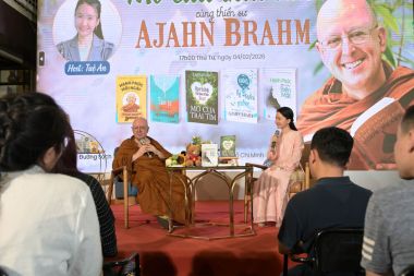 Buổi giao lưu “Mở cửa trái tim” cùng thiền sư Ajahn Brahm - Tìm lại những giá trị bình yên của cuộc sống
