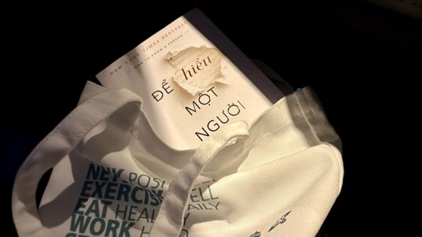 ‘Để hiểu một người’ - Nghệ thuật thấu hiểu trong một thế giới ngày càng cô đơn